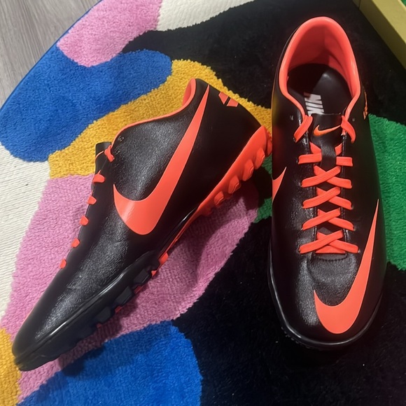 Gently used soccer shoes unisex 100% authentic designed by myself Nike Id - Picture 3 of 9